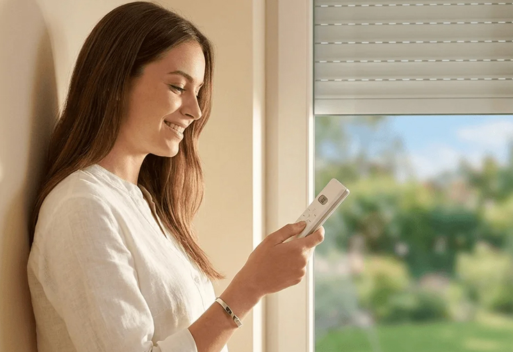 Rulouri exterioare suprapuse din aluminiu cu actionare LAREX-IR DECOR 1